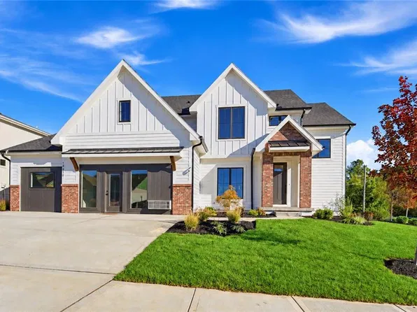 18330 W 195th St, Spring Hill, KS 66083