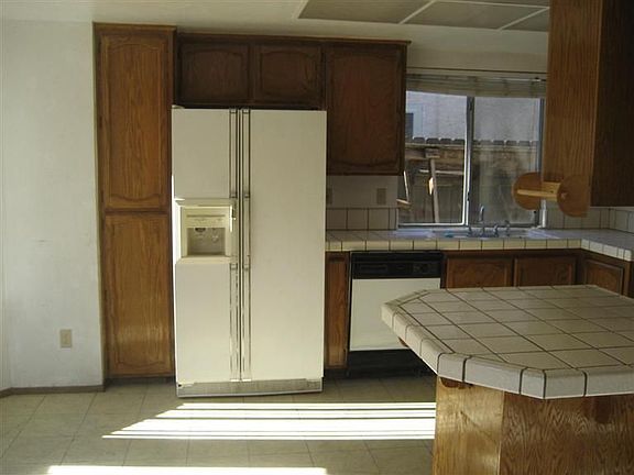 3rd image of 7179 Arutas Dr
