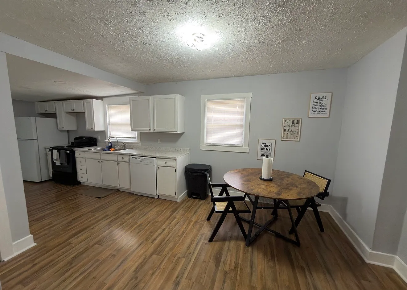 2 bed, 1000 sqft, $1,900 — Photo 2