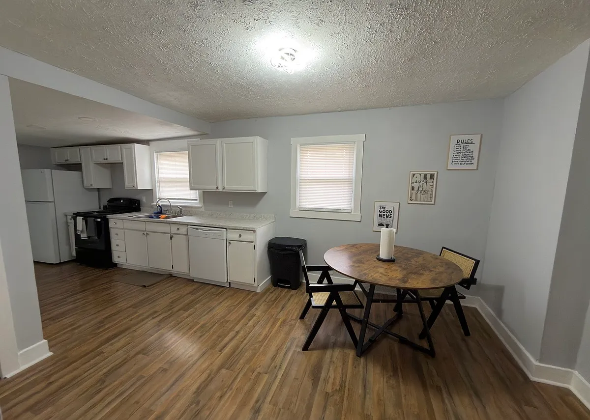Building Photo - 3027 Crums Ln
