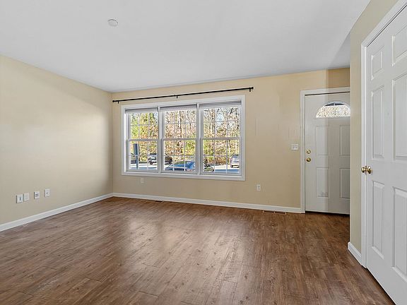3rd image of 10 Steeple Chase Drive