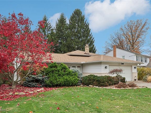 3rd image of 368 Balmoral Dr