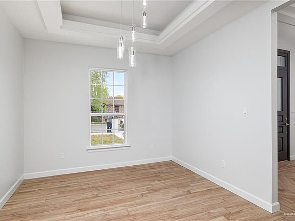 5th image of 2736 Katrina Ave