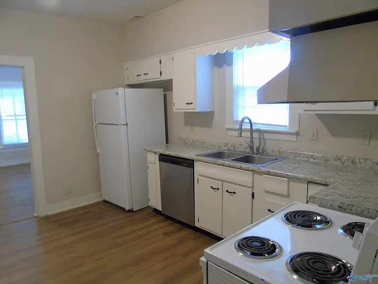 802 Beirne Ave NE — Photo 9