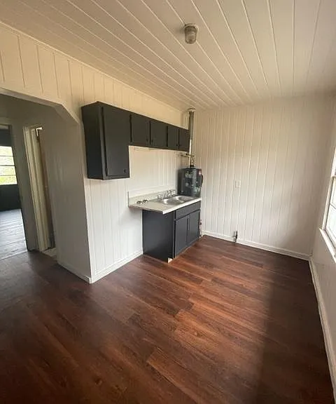 2426 Bragdon Ave #4 — Photo 3