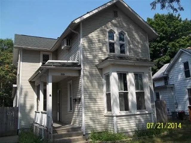 715 E 3rd St photo 1