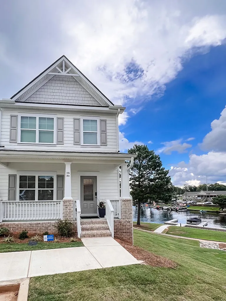 4 bed, 3.5 bath, 2800 sqft, $4,800 — Photo 1