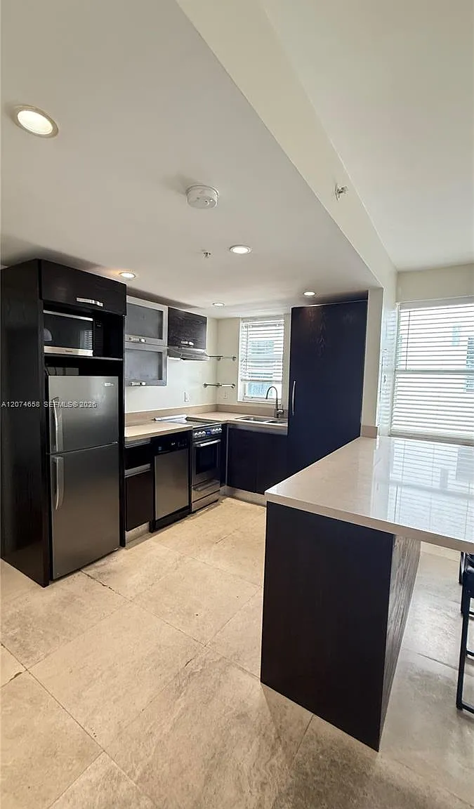 Ohio Apartment Bldg Condo — Photo 3