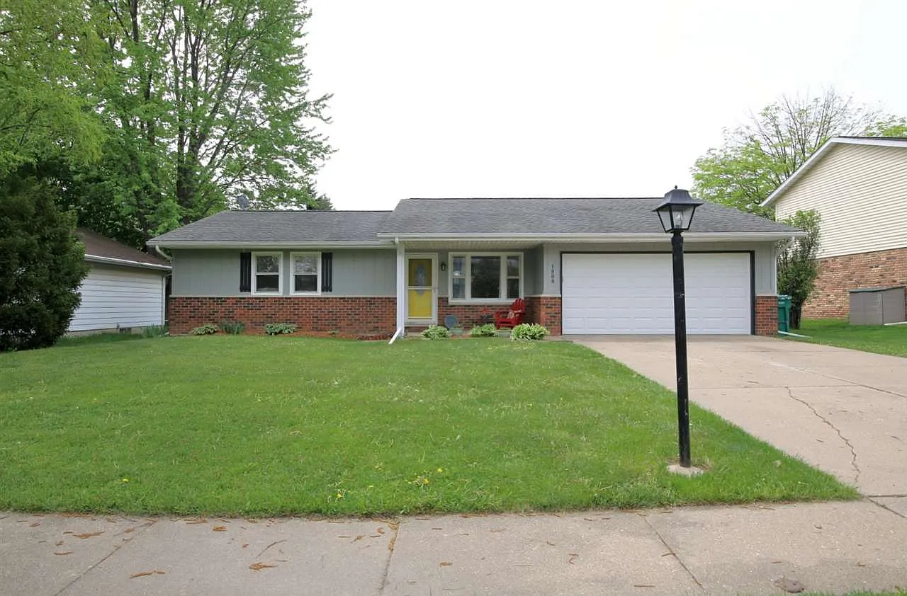 1908 Brentwood Dr photo 1