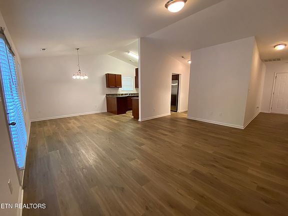 4th image of 195 Sutton Ln