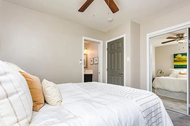 1610 Dupont Dr — Photo 18