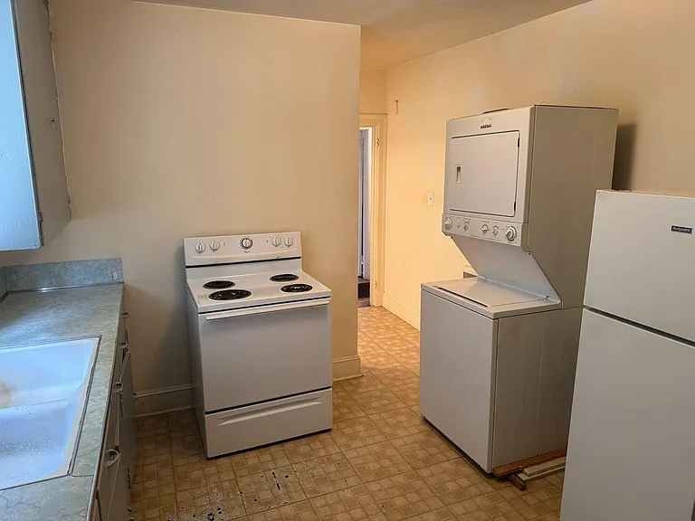 712 Edwin Ct #1 — Photo 3