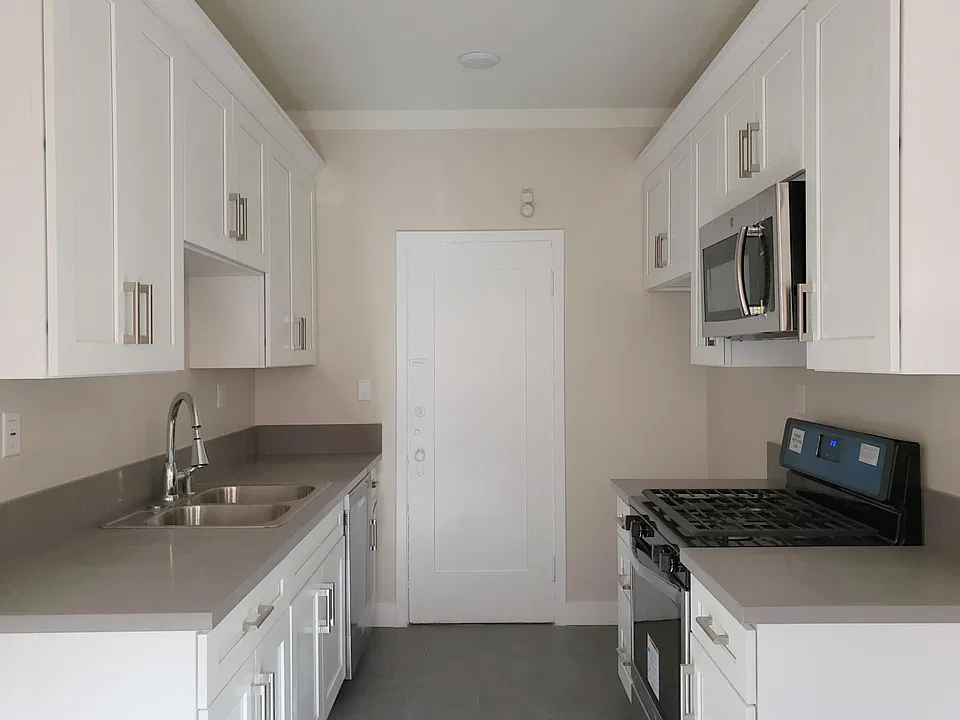 220 E Valencia Ave #9