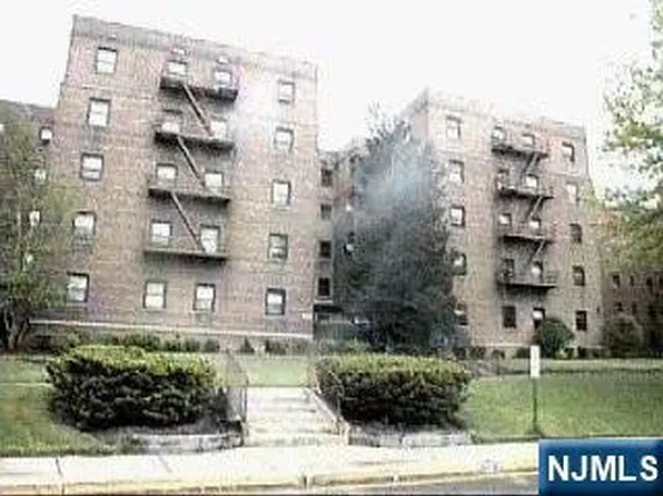 2329 Hudson Ter APT E14, Fort Lee, NJ 07024