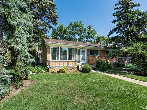 21221 Sunnyview St, Clinton Township, MI 48035