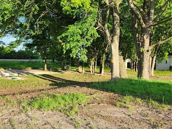 66 & 70 Redwood Ln, Lacygne, KS 66040