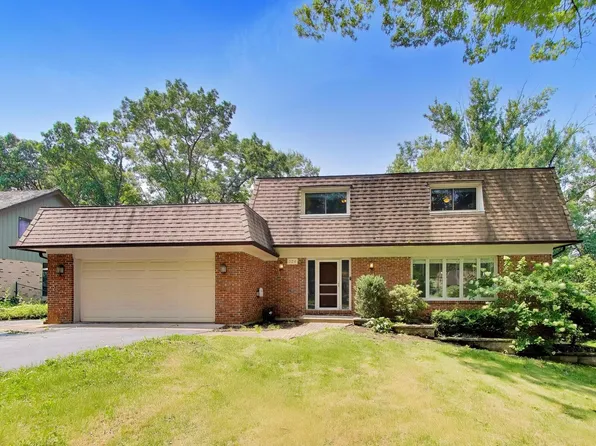 10S324 Hampshire Ln E, Willowbrook, IL 60527