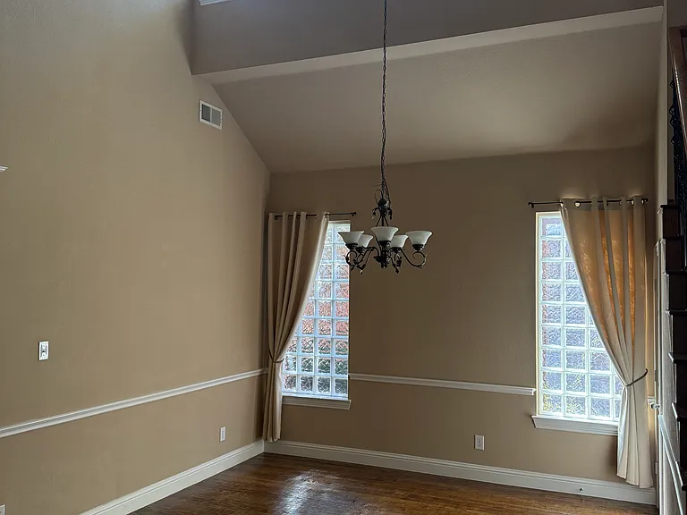 2200 Stone Creek Dr — Photo 4