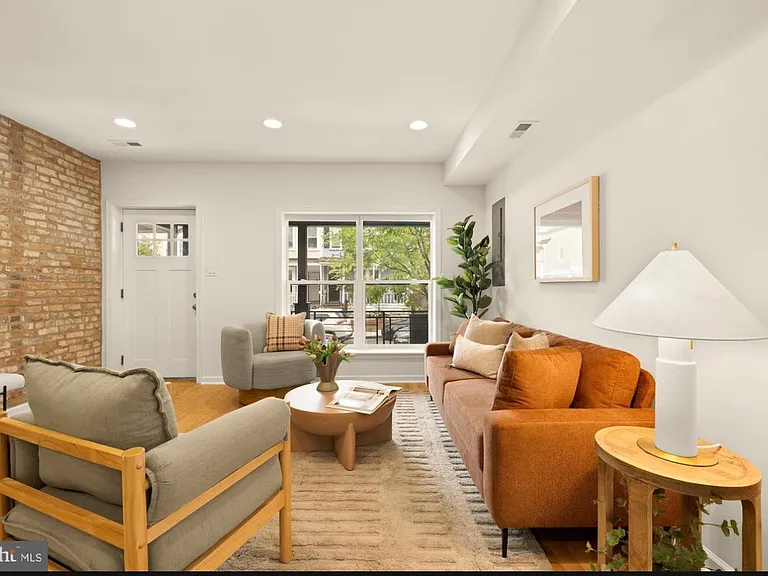 760 Gresham Pl NW — Photo 11