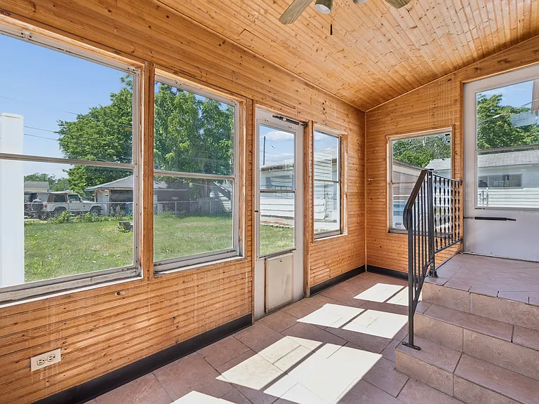 1805 Kelly Ave — Photo 16