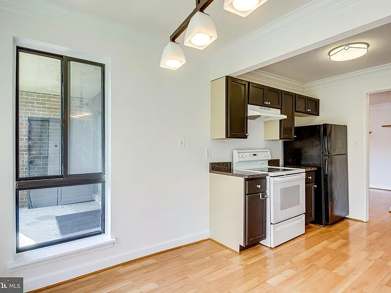 545 Florida Ave — Photo 4