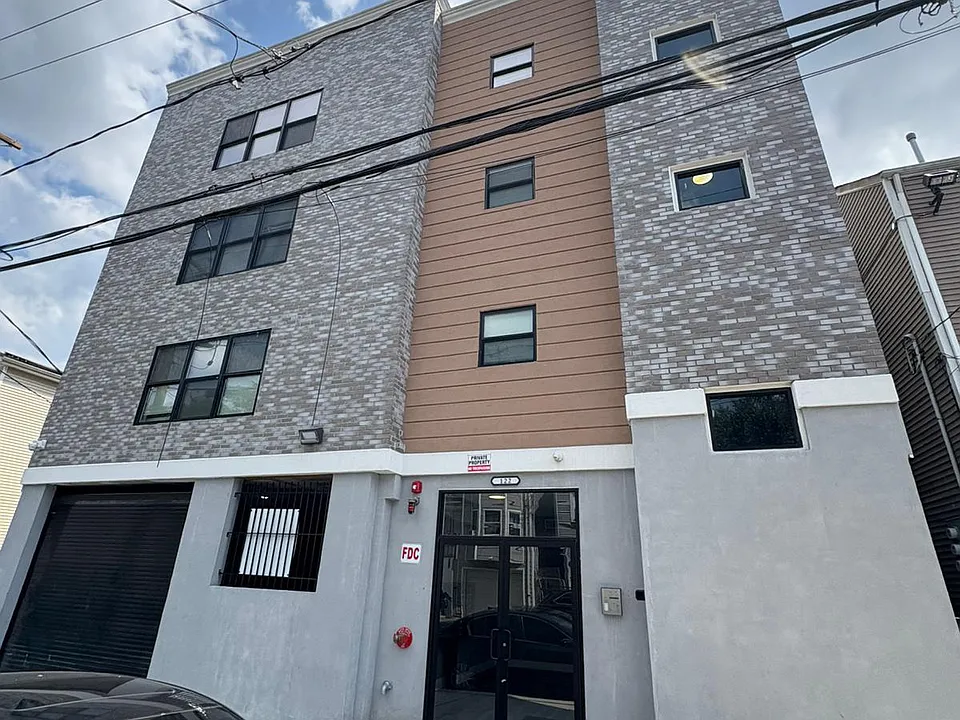 122 Godwin Ave #302
