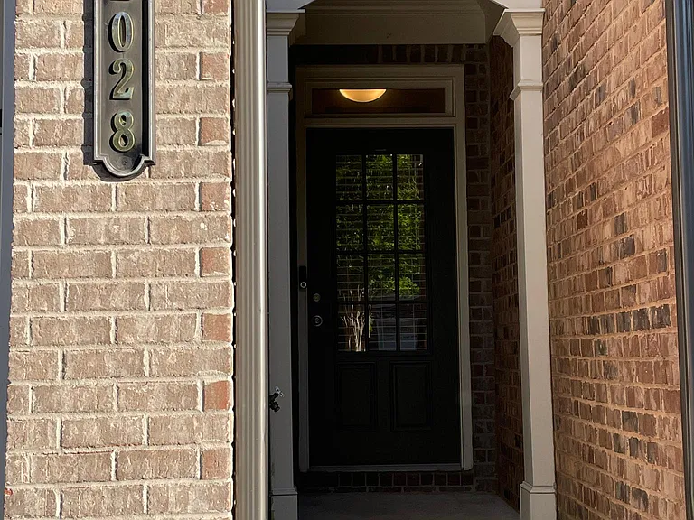 2028 Teagen Ct — Photo 2
