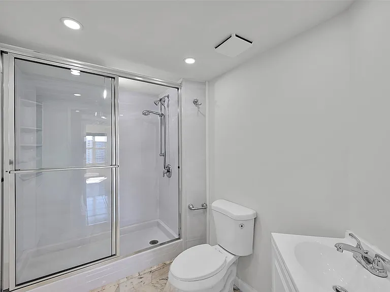 3700 Galt Ocean Dr #1215 — Photo 21