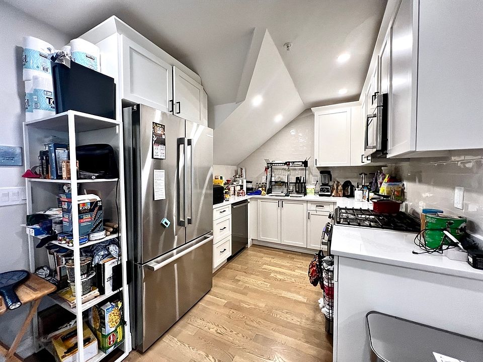 1st image of 32 Blaine St #3