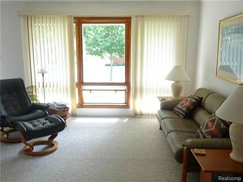 4th image of 34000 Glenview Dr
