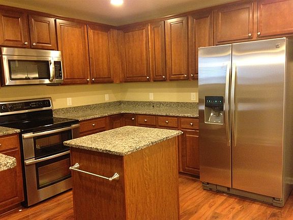4th image of 441 Lions Den Dr