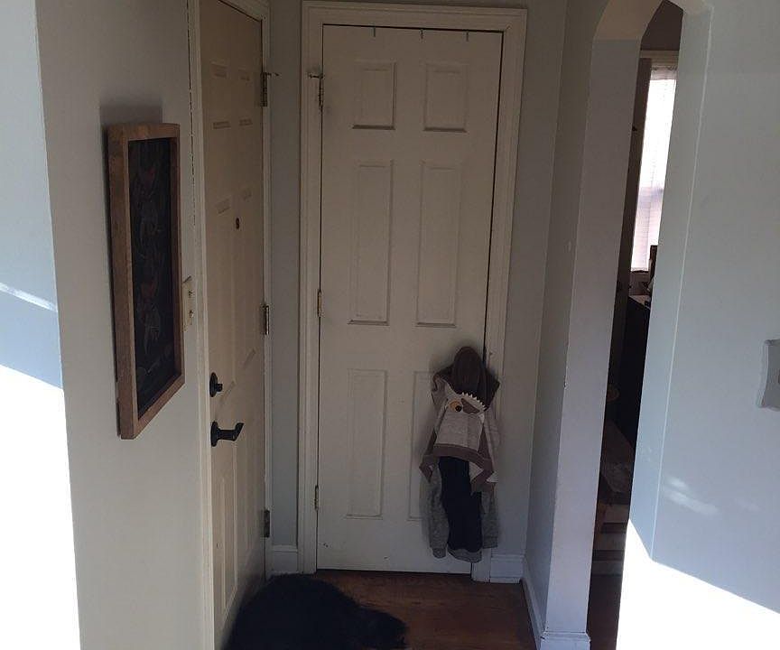 Entryway with closet