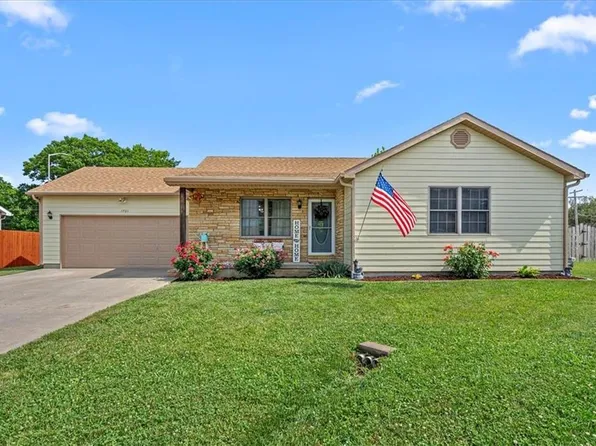 1701 S Maple St, Ottawa, KS 66067