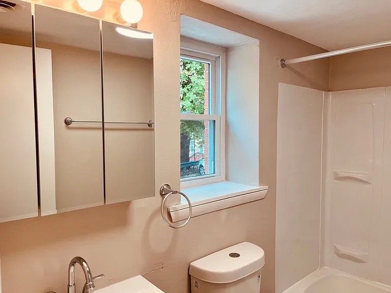564 Maryland Ave — Photo 12