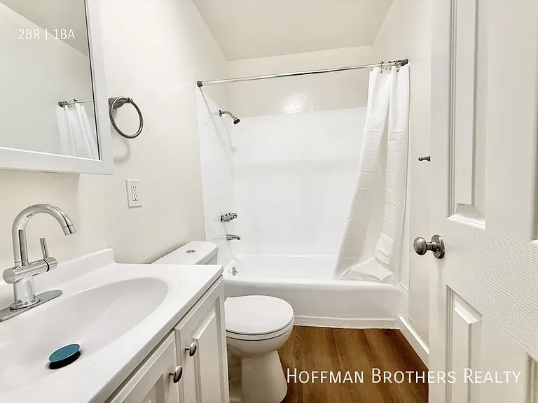1228 W 57th St #11 — Photo 7