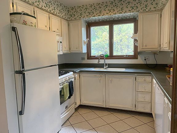 4th image of 916 S Main St