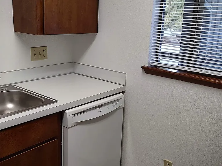 Lake Villa Apartments — Photo 46