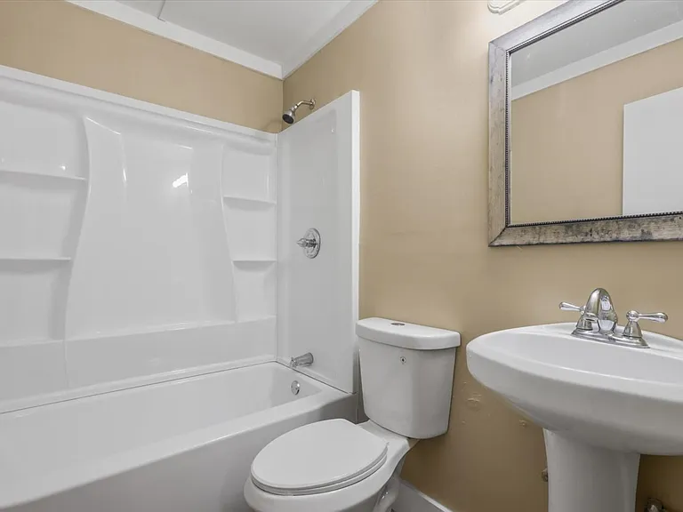 2352 Yorkshire Dr — Photo 12