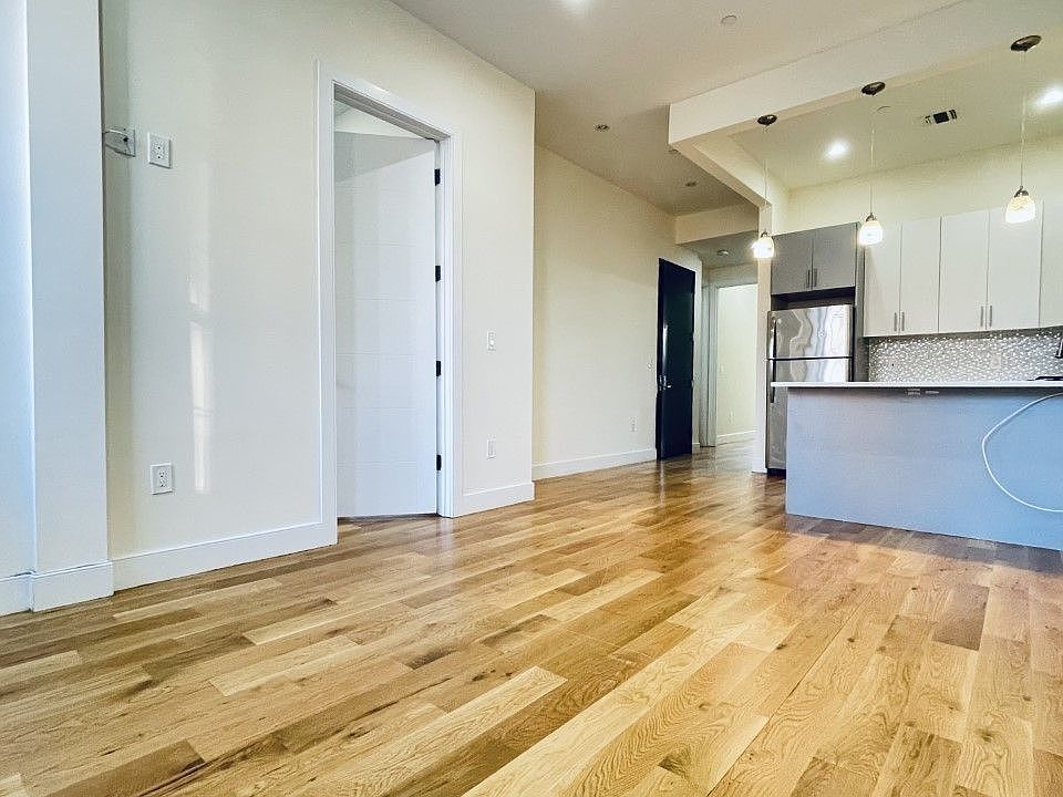 1st image of 744A Willoughby Ave #3TOP