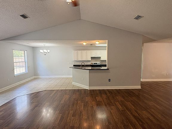 5th image of 159 Conquest Ave