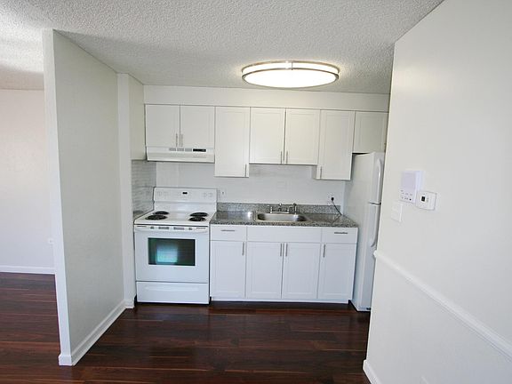 4th image of 840 N Washington St APT 207
