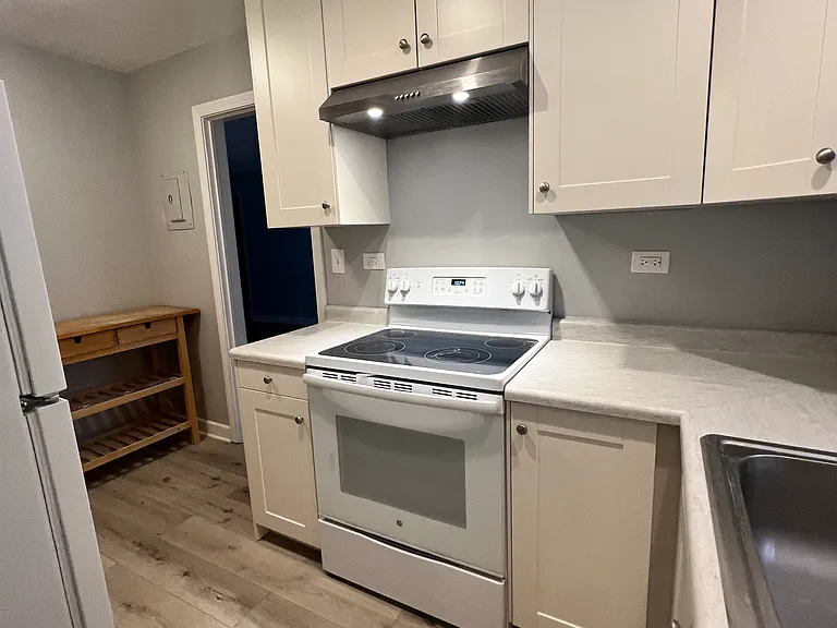 1408 Hinman Ave #1W — Photo 3