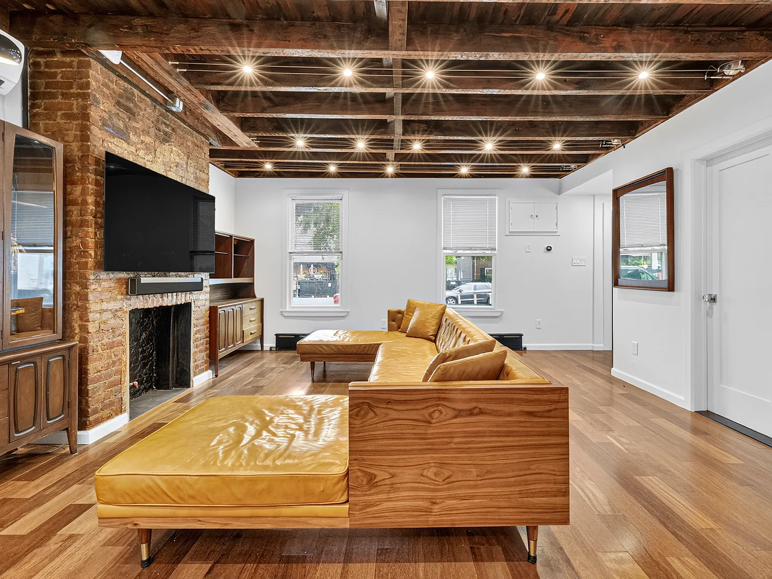55 Mcguinness Boulevard — Photo 4