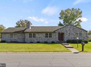 39 Holly Dr, Leola, PA 17540