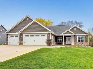 983 Hoks Ridge Ln, De Pere, WI 54115