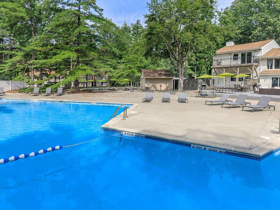 Foxrun Apartments 100 Foxwood Dr Clifton Park NY Zillow