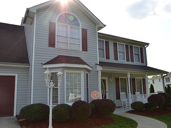 2nd image of 3106 Meadow Glen Pl