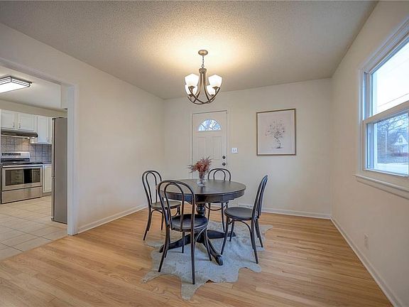 5th image of 1320 S Sterling Ave