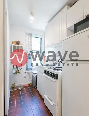 Rented by Wave Real Estate Group | media 17