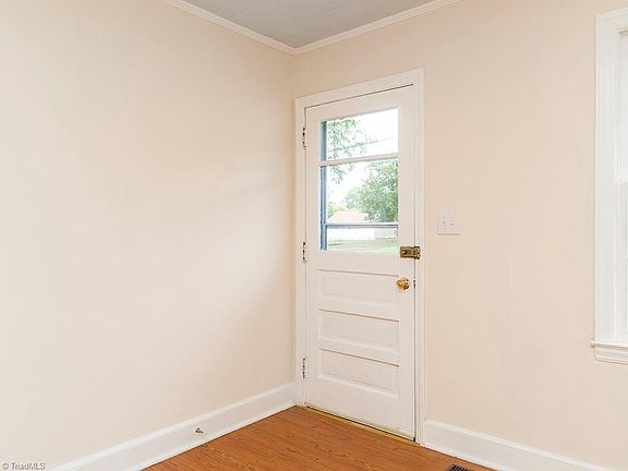3rd image of 411 Lincoln St